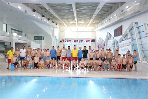 Çayırova belediyesi yarı olimpik yüzme havuzu